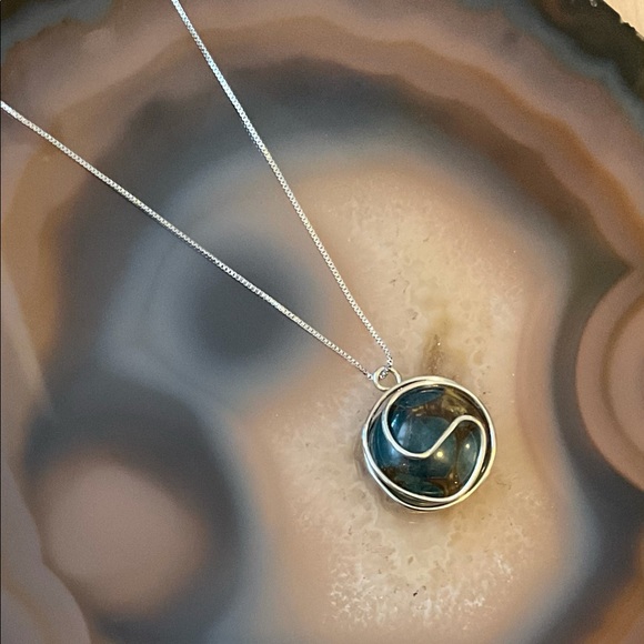 Agate necklace ting yang silver wire wrap blue agate pendant handmade unisex - Picture 7 of 9